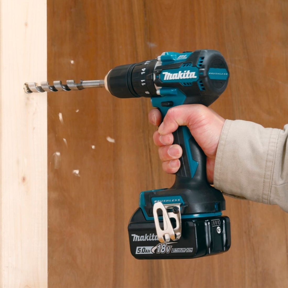 BLACK NOVEMBER - Kit Completo di Avvitatore Professionale - 45 Accessori e 2 Batterie